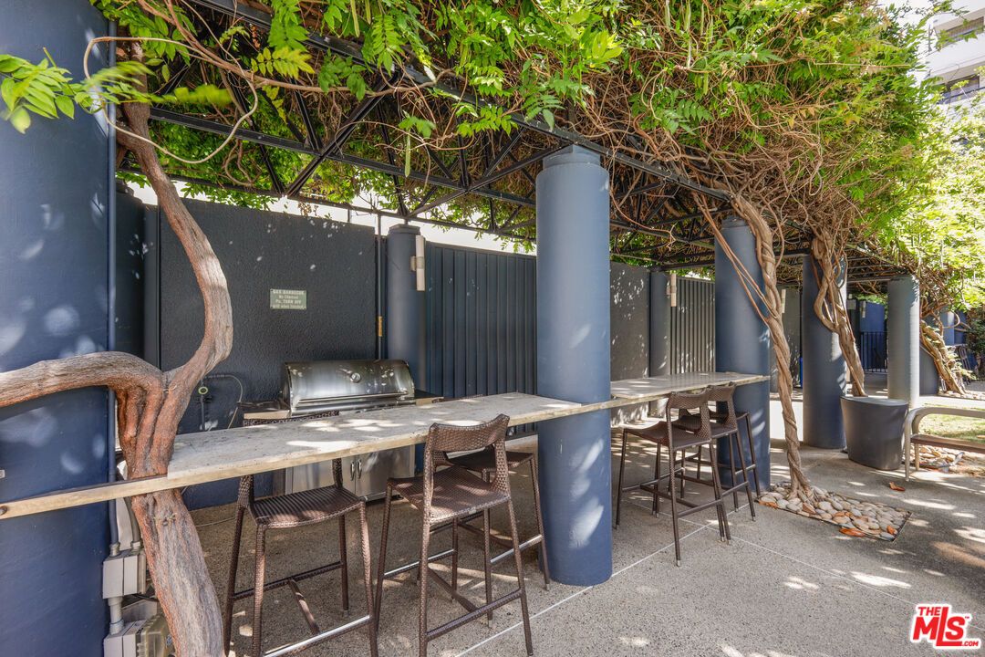Exterior, Outdoor Kitchen