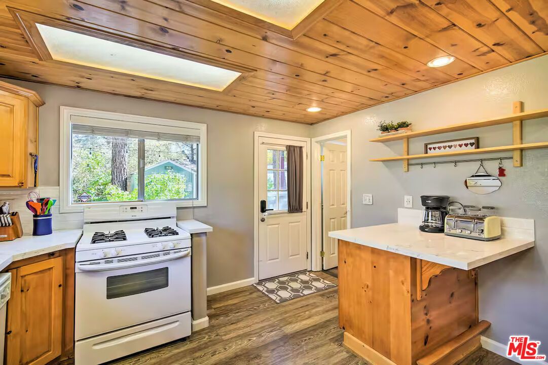 Interior, Kitchen, Recessed Lighting, Wooden Ceilings, Wood Texture Flooring