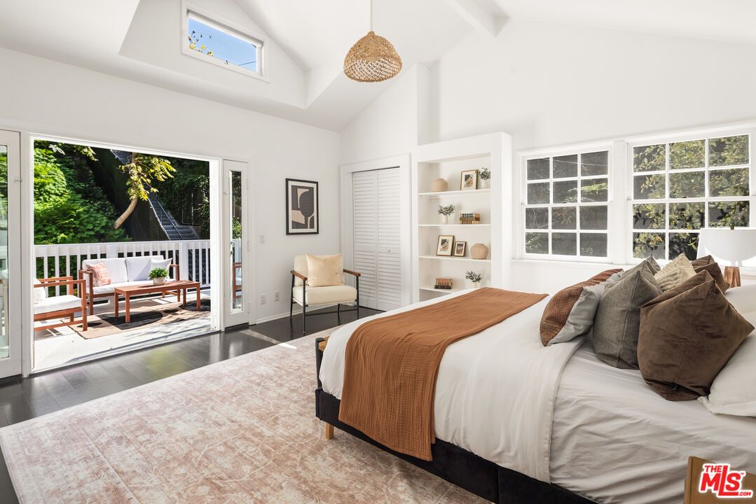 Bedroom, Interior, Pendant Lights, Wood Texture Flooring