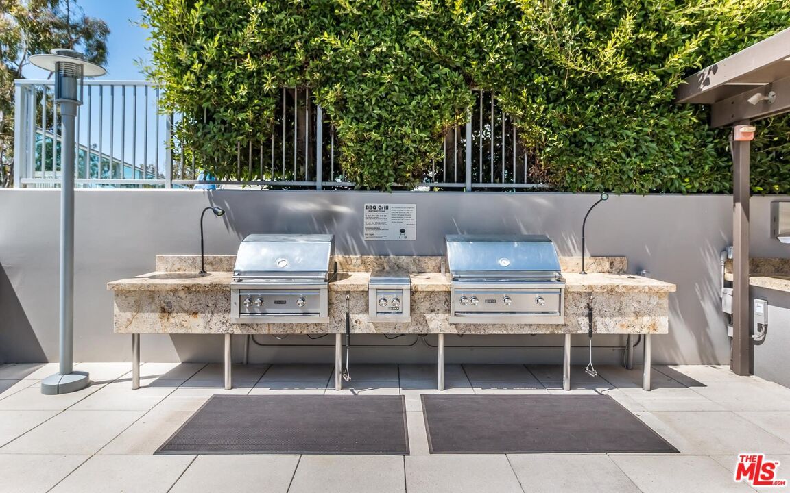 Exterior, Outdoor Kitchen