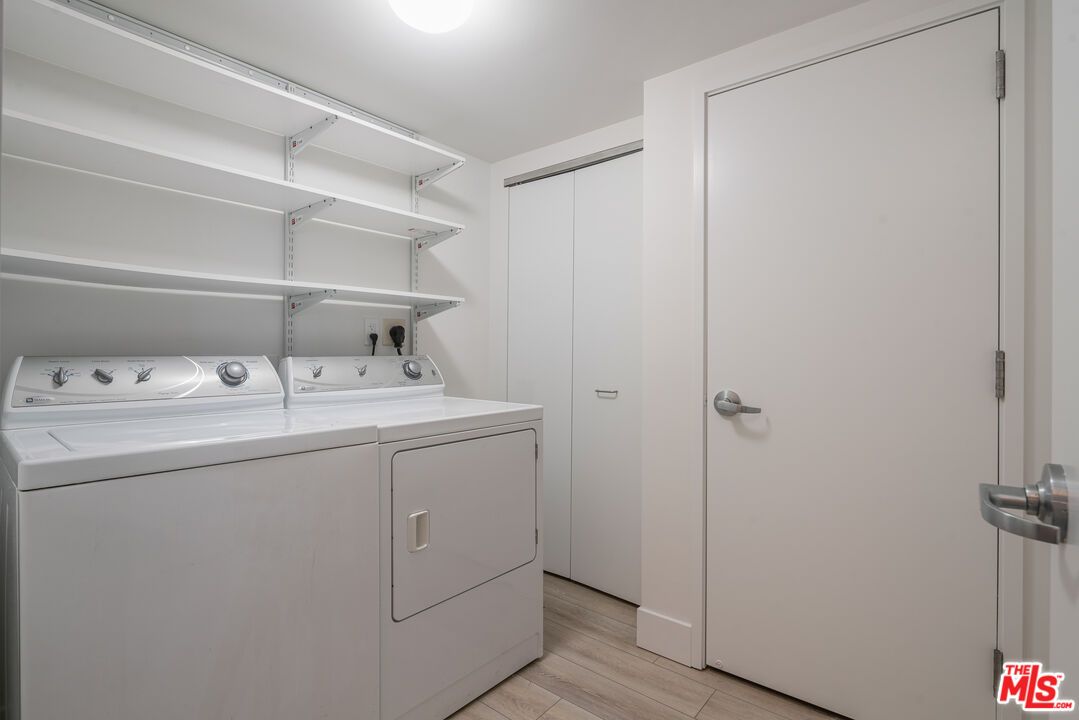Interior, Utility Closets, Washer, Wood Texture Flooring