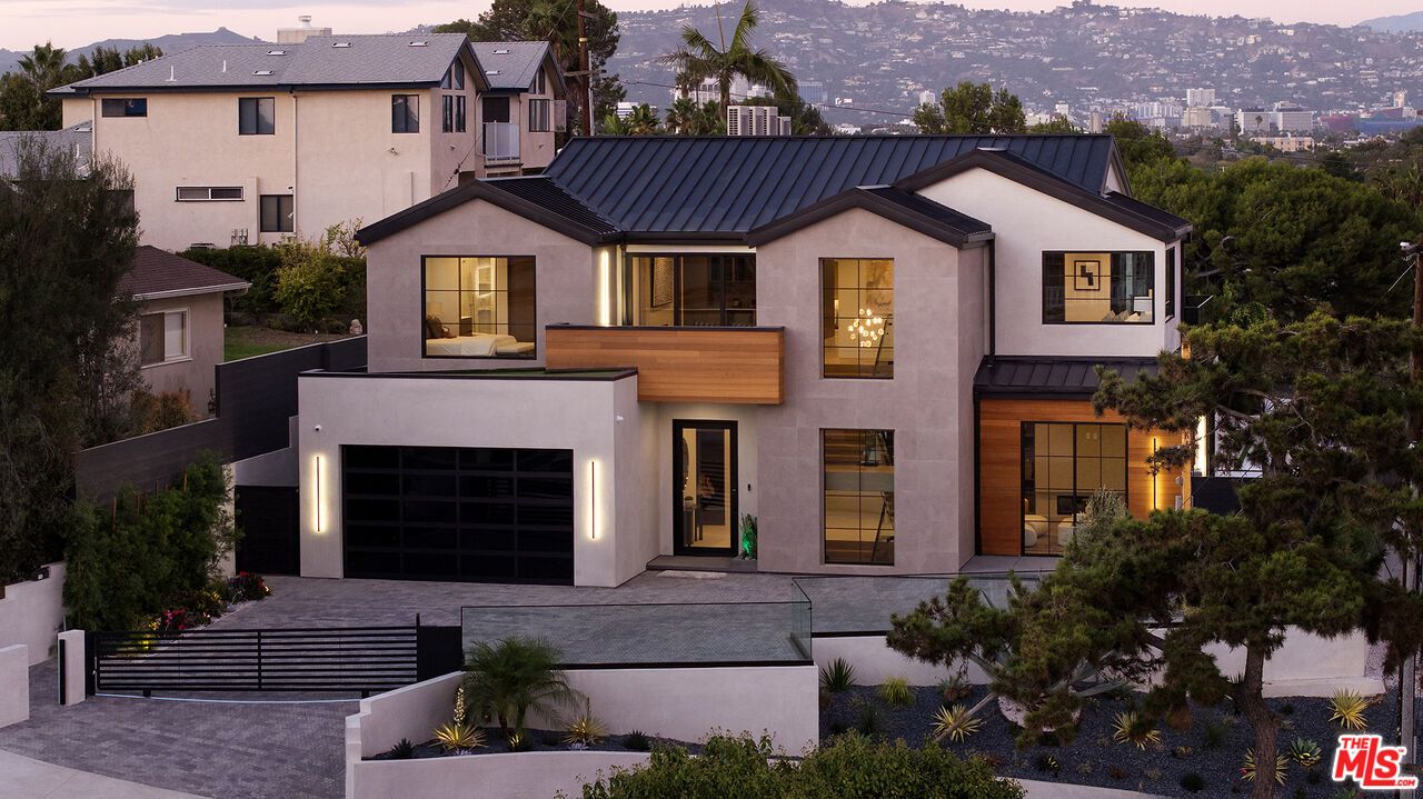 Attached, Exterior, Facade, Modern