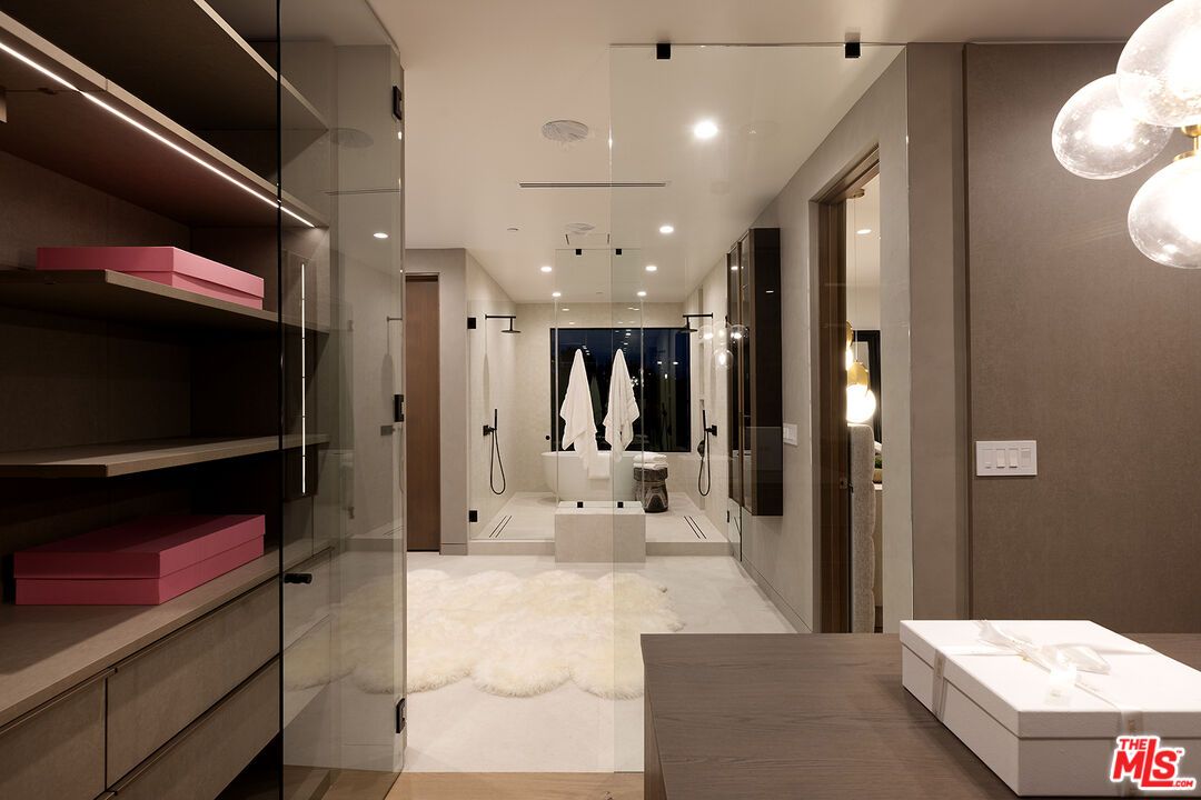 Bathroom, Glass Shower, Interior, Pendant Lights, Recessed Lighting, Walk-in Closets