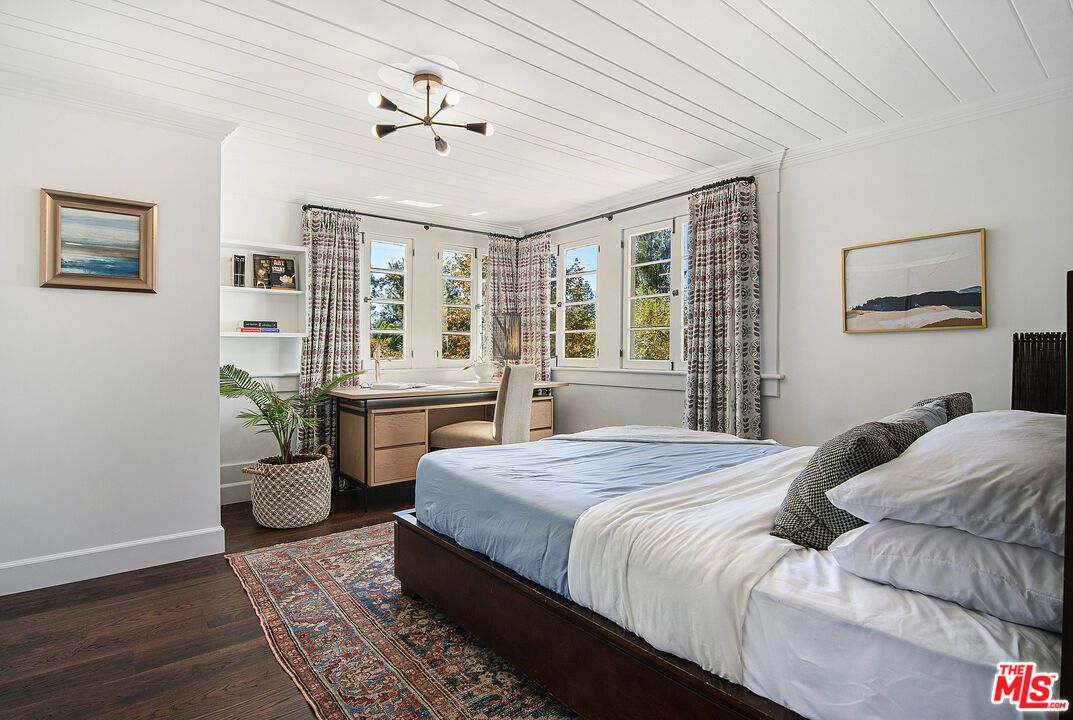 Bedroom, Interior, Pendant Lights, Wood Texture Flooring
