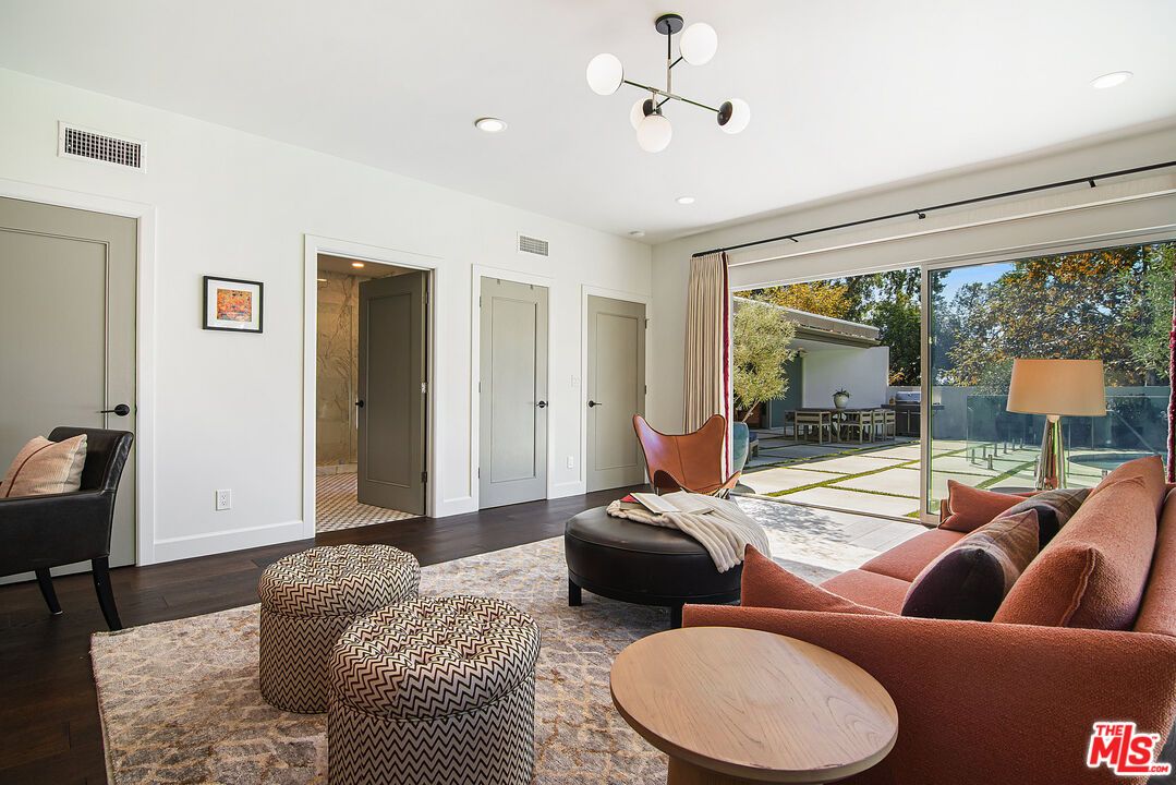 Interior, Living room, Pendant Lights, Recessed Lighting, Wood Texture Flooring