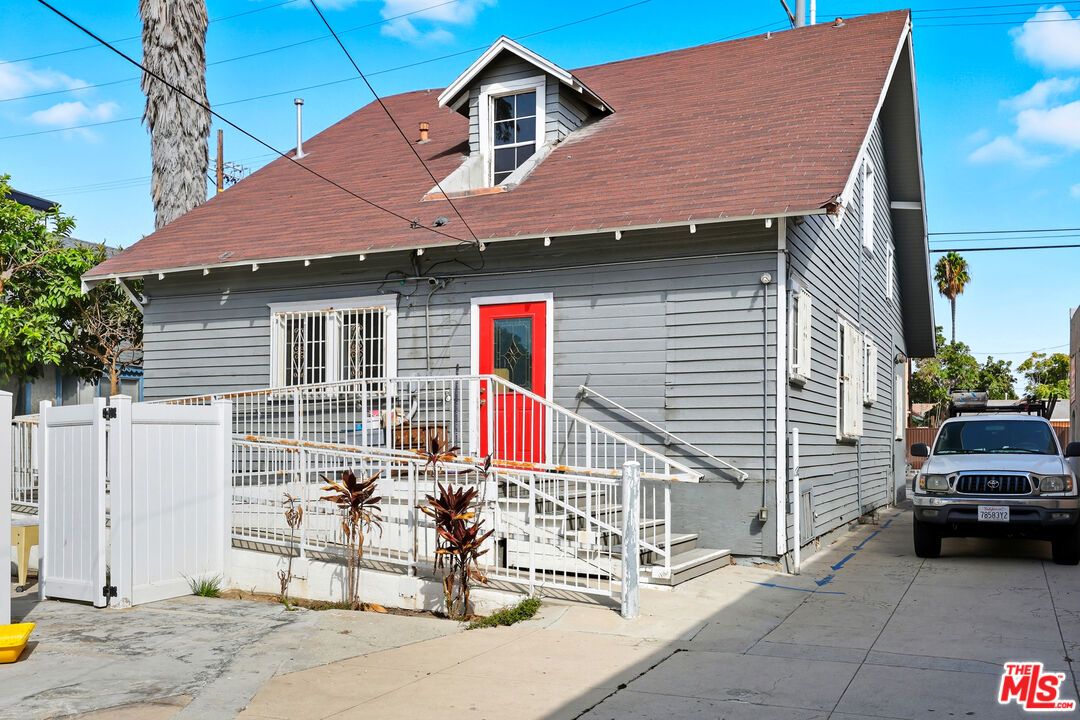 Exterior, Facade, Cape Cod