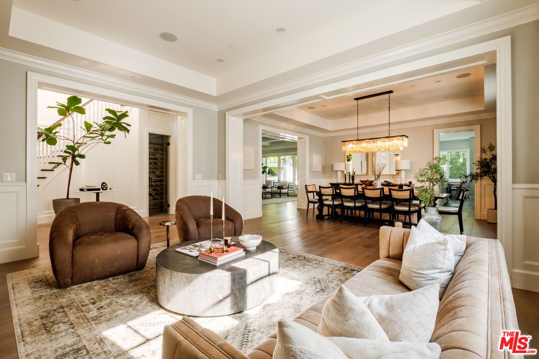 Chandelier, Dining room, Interior, Living room, Recessed Lighting, Wood Texture Flooring