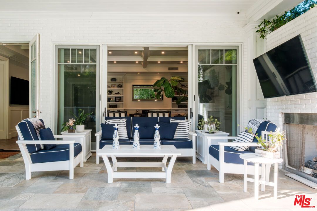 Exterior, Fireplace