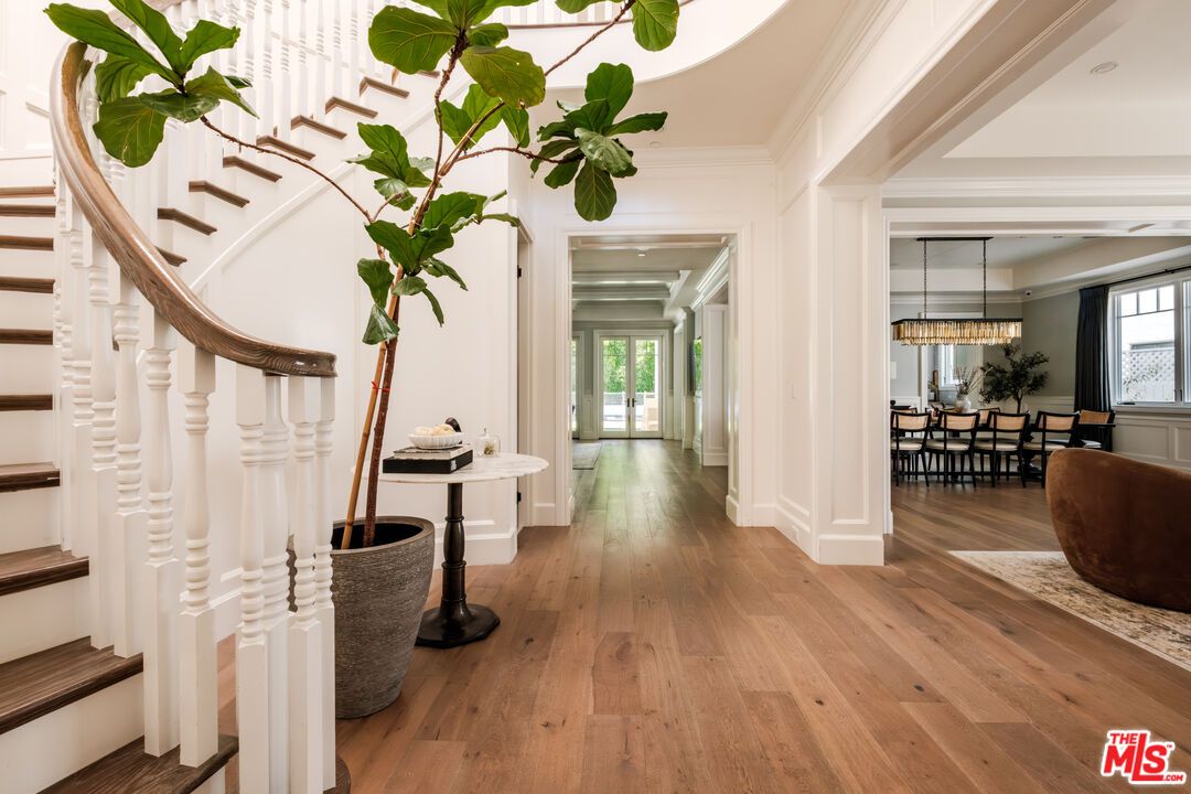 Chandelier, Dining room, Interior, Pendant Lights, Recessed Lighting, Wood Texture Flooring