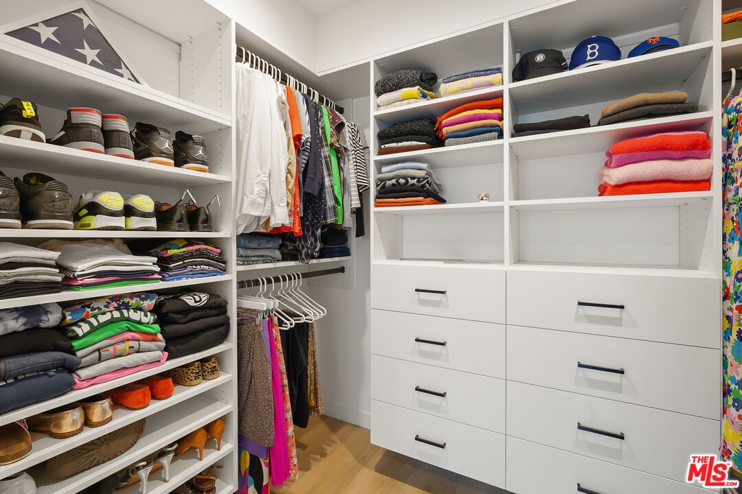Interior, Walk-in Closets, Wood Texture Flooring