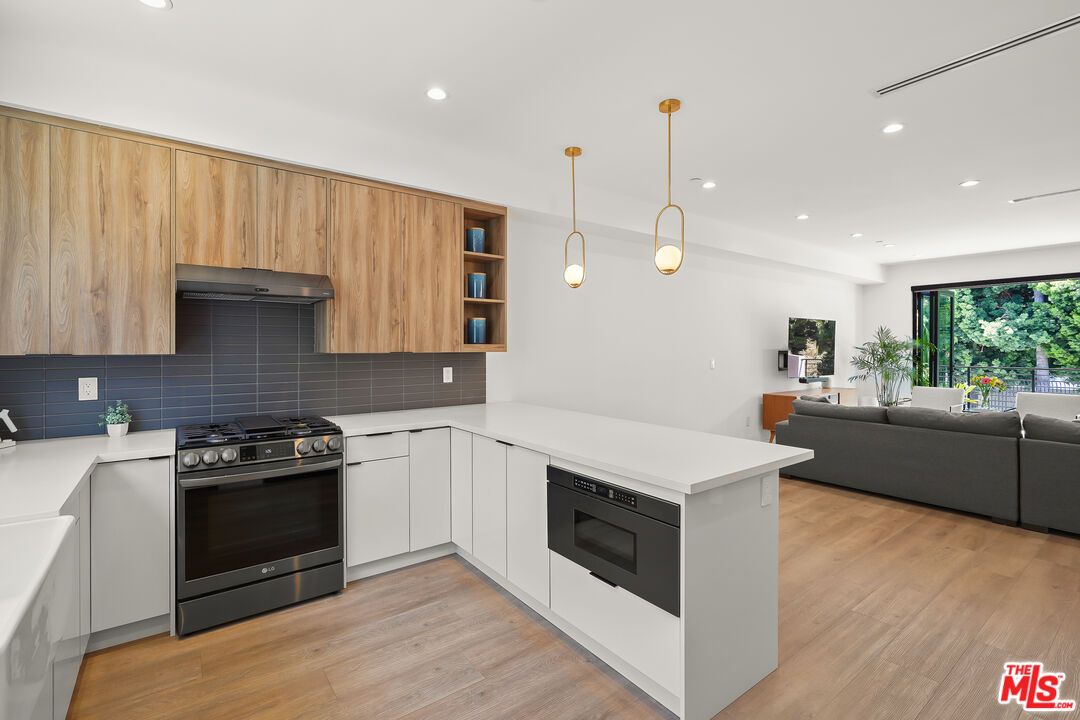 Interior, Kitchen, Living room, Pendant Lights, Recessed Lighting, Stainless Steel Appliances, Wood Texture Flooring