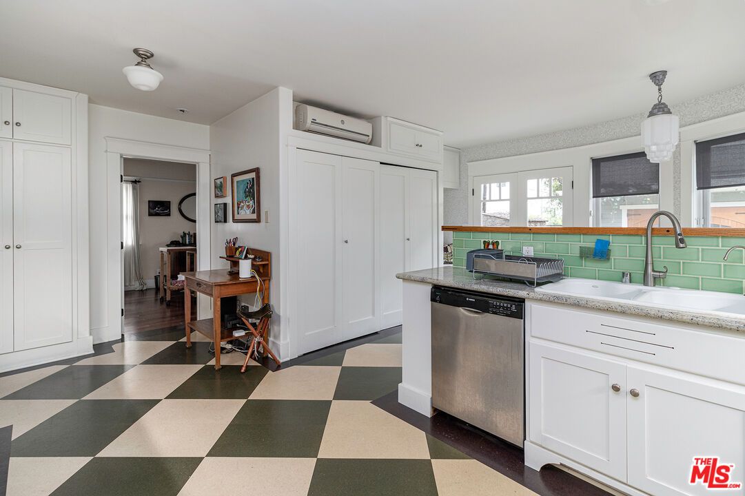 Dining room, Interior, Kitchen, Pendant Lights
