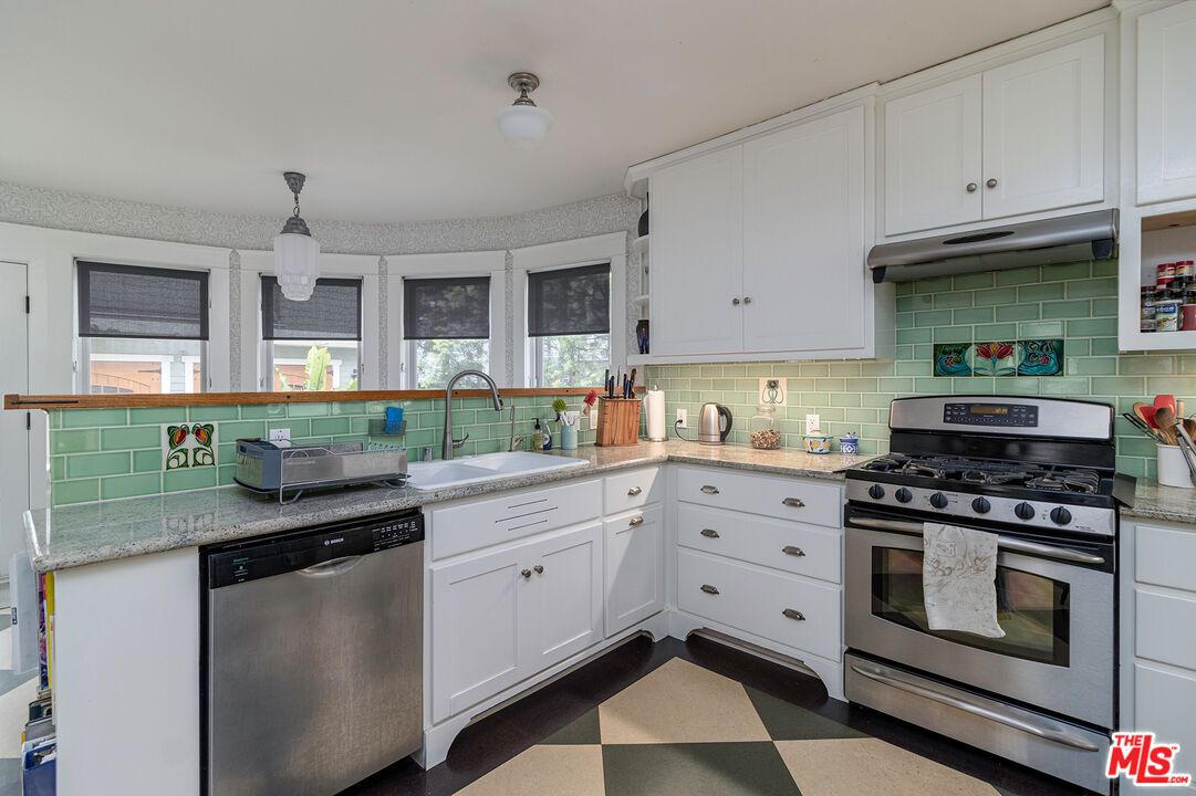 Interior, Kitchen, Pendant Lights, Stainless Steel Appliances