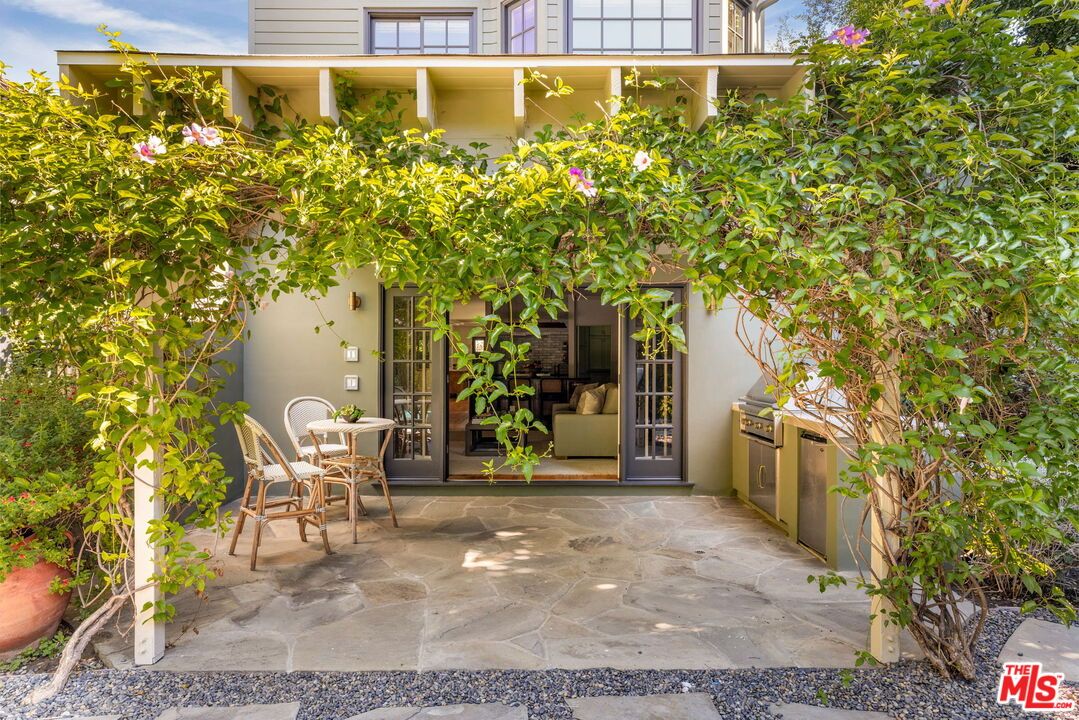 Exterior, Outdoor Kitchen