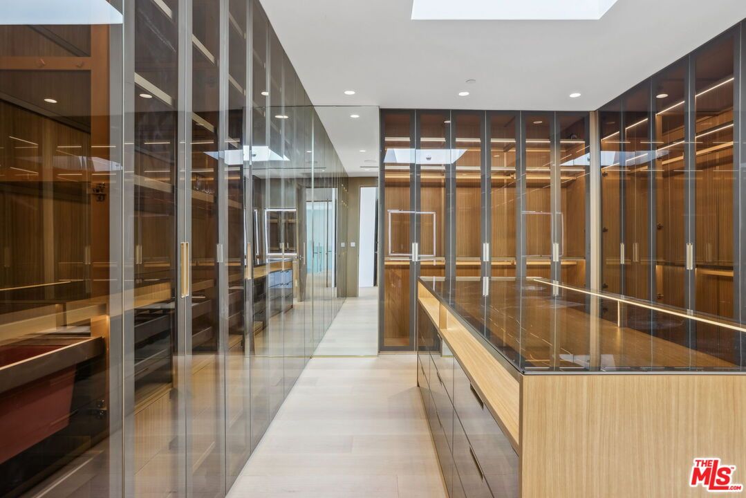 Interior, Recessed Lighting, Walk-in Closets