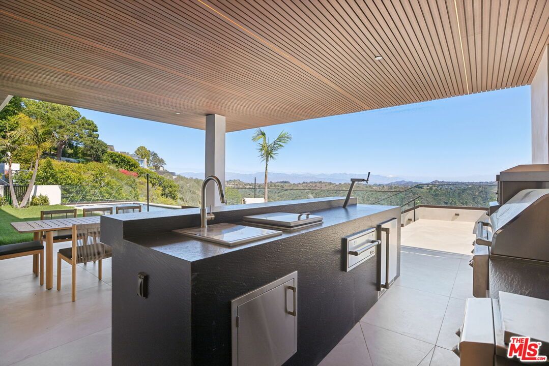 Exterior, Outdoor Kitchen