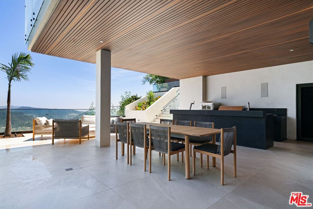 Exterior, Outdoor Kitchen