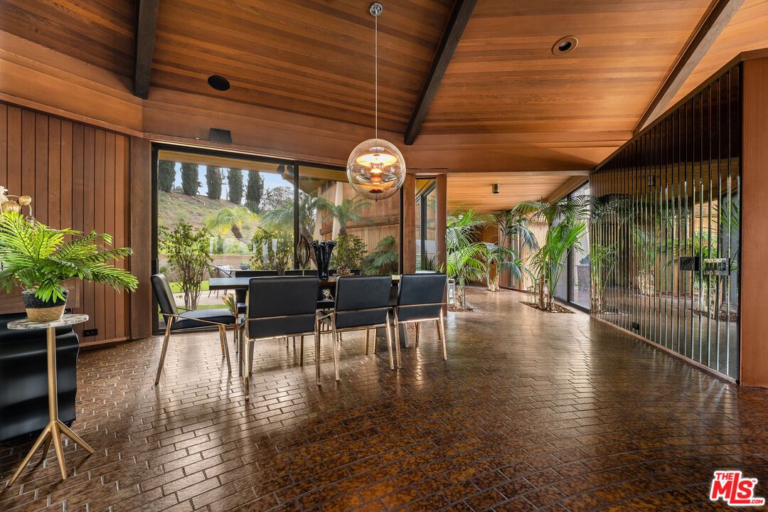 Dining room, Interior, Pendant Lights, Recessed Lighting, Wooden Beams, Wooden Ceilings, Wood Texture Flooring