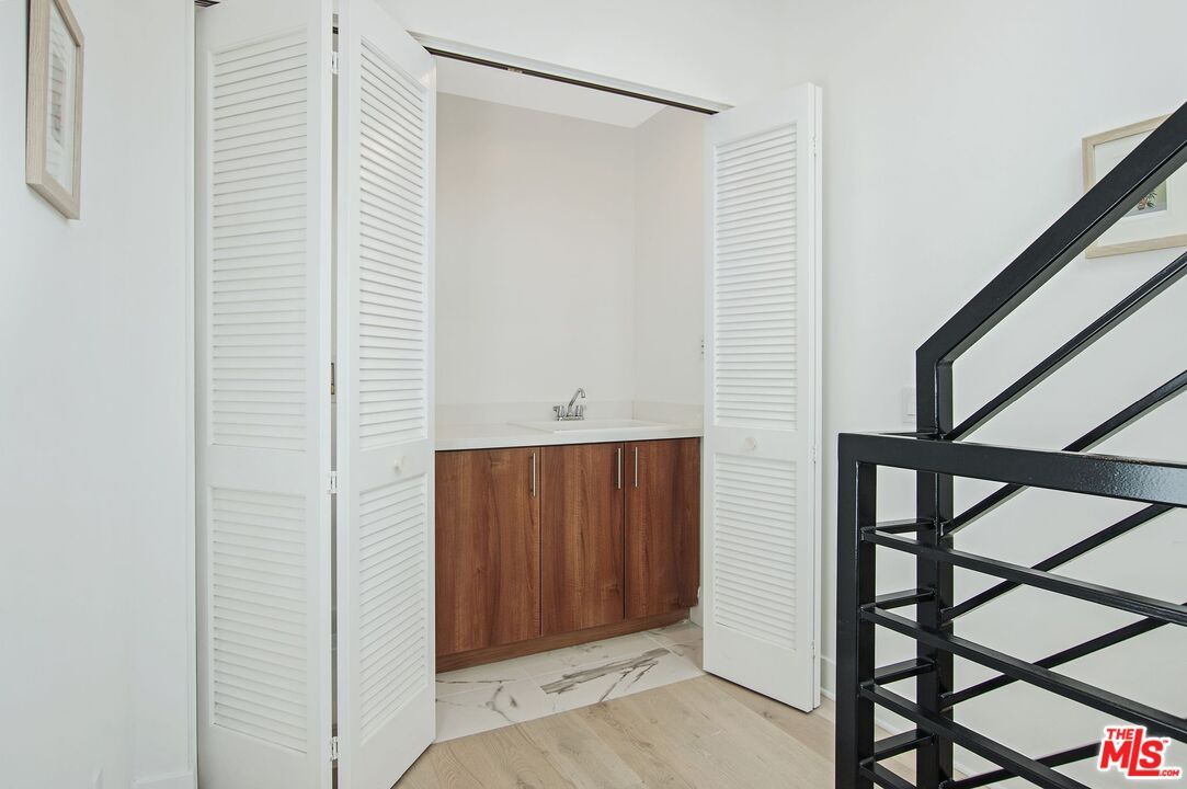 DE Listing image placeholder