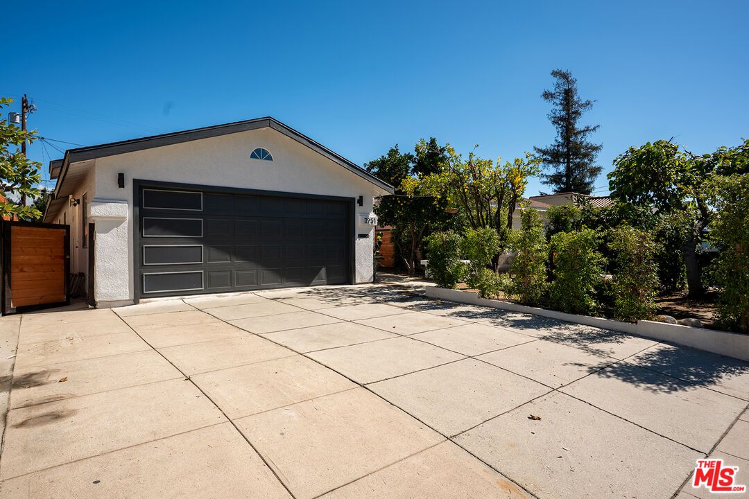 Detached Garage, Exterior