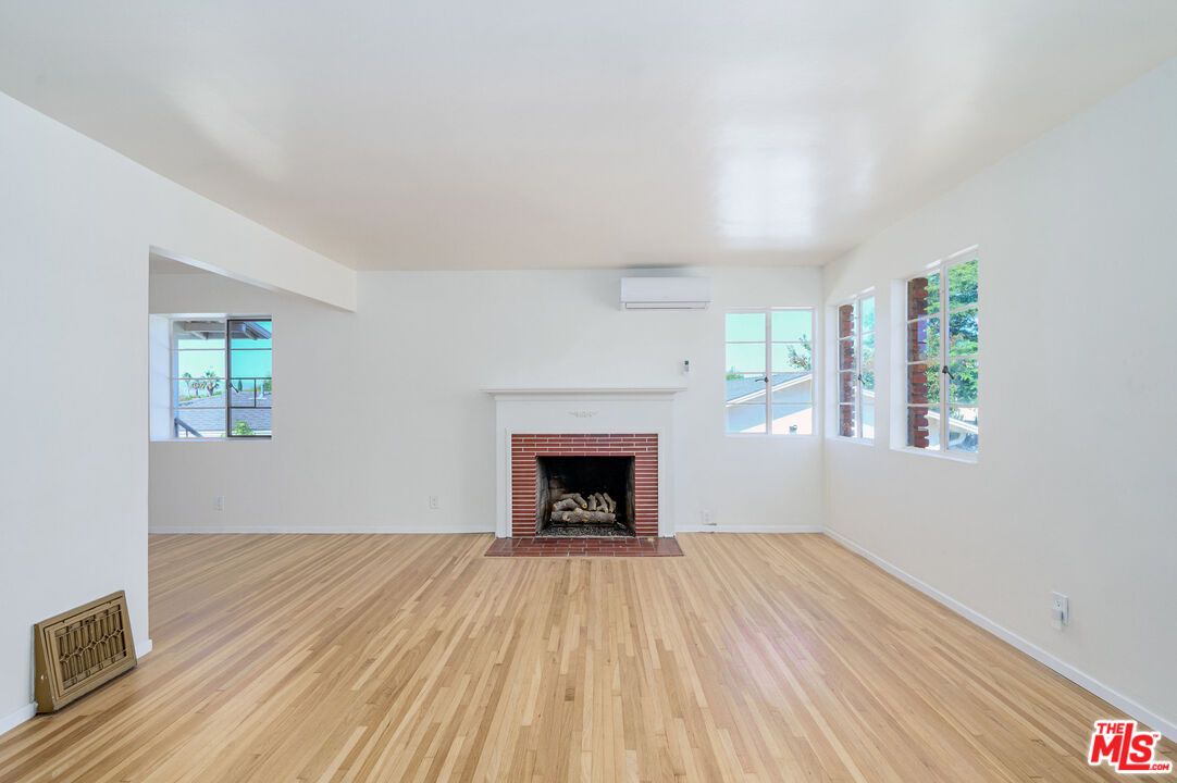 Empty room, Fireplace, Interior, Wood Texture Flooring