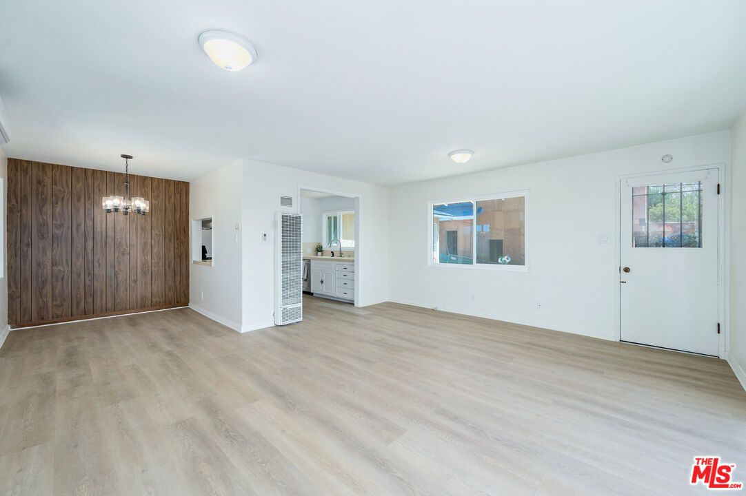 Chandelier, Empty room, Interior, Wood Texture Flooring