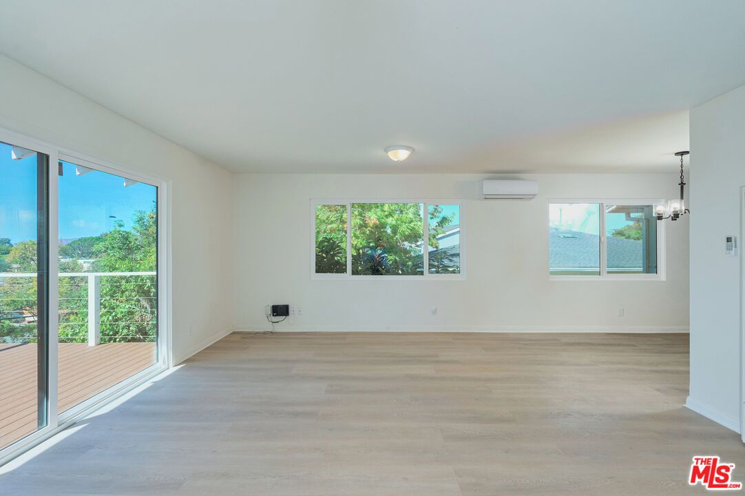 Empty room, Interior, Pendant Lights, Wood Texture Flooring