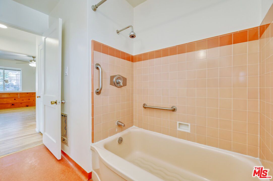 Bathroom, Interior, Recessed Lighting, Wood Texture Flooring