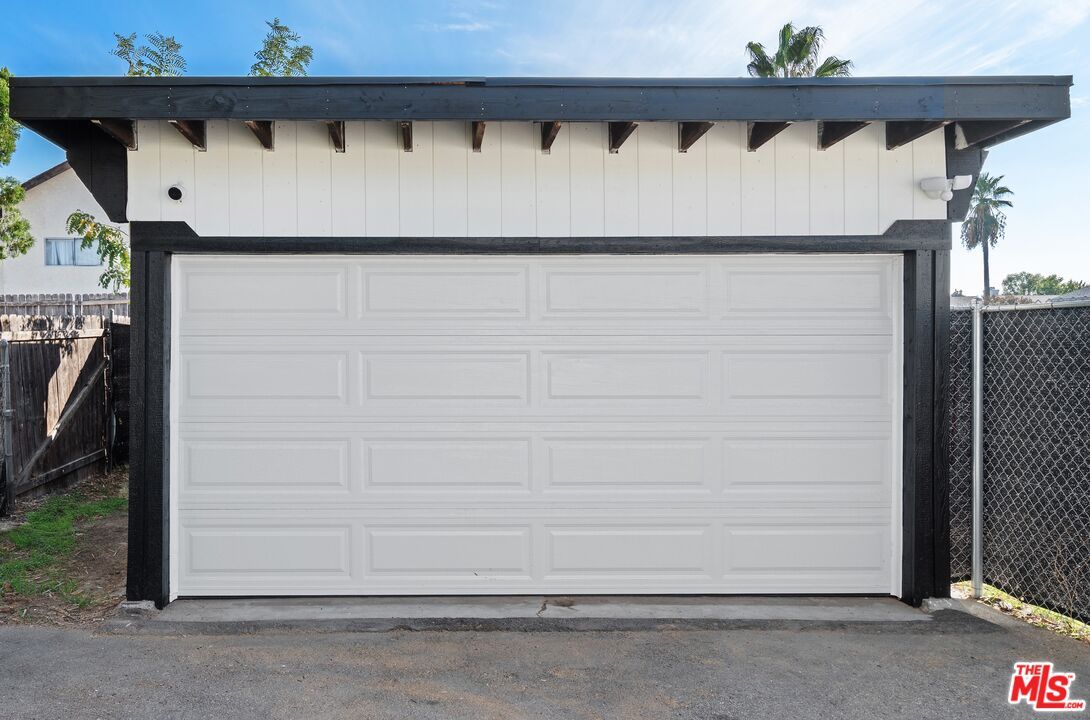 Detached Garage, Exterior