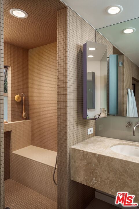 Bathroom, Interior, Recessed Lighting