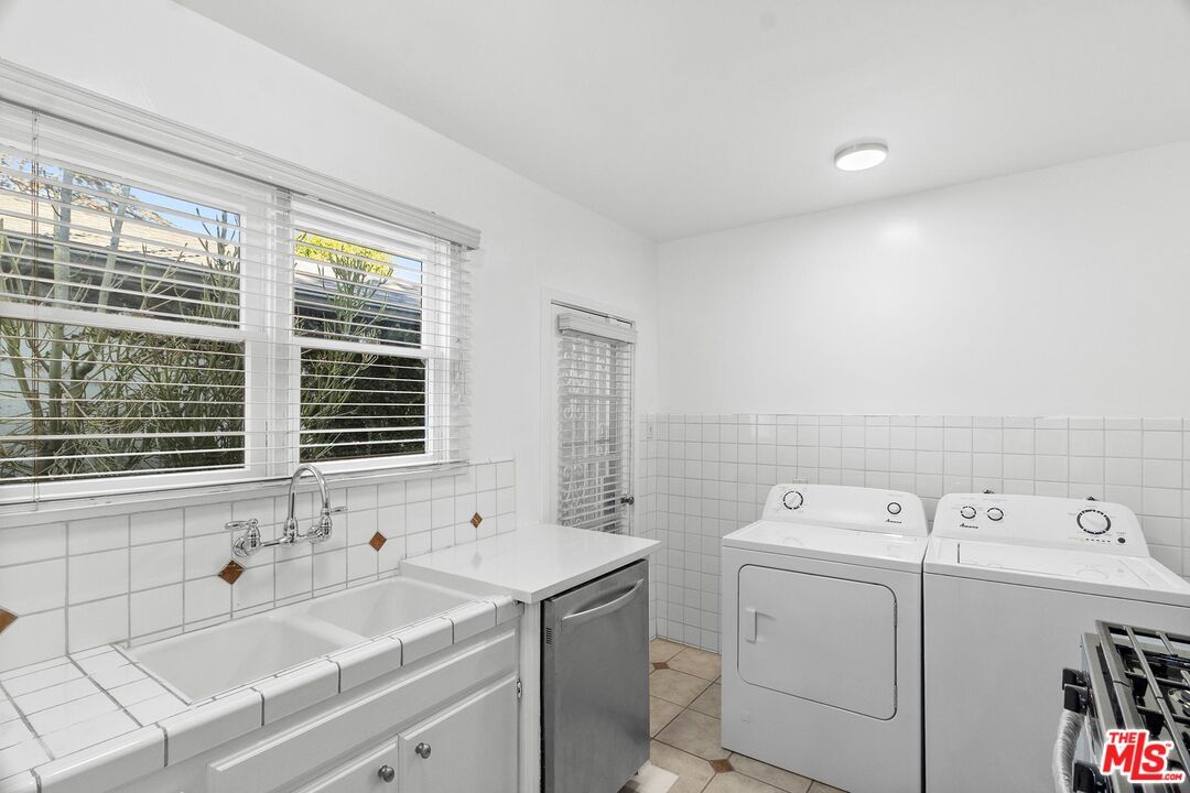 Interior, Recessed Lighting, Washer