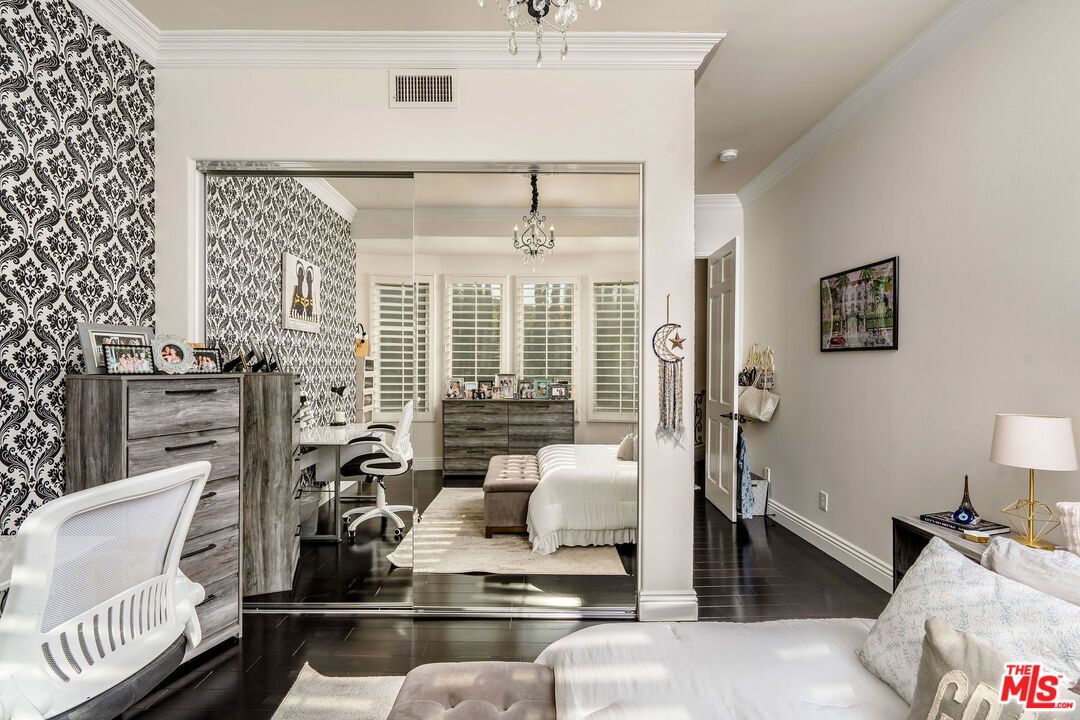 Chandelier, Interior, Wood Texture Flooring