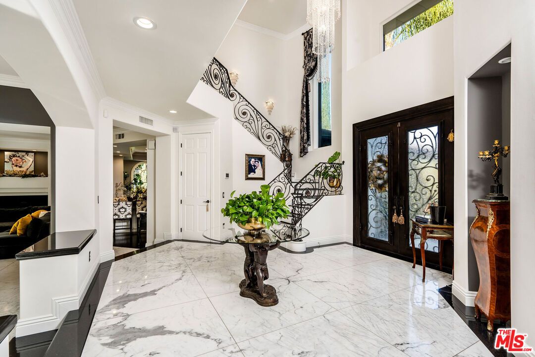 Chandelier, Interior, Marble, Recessed Lighting