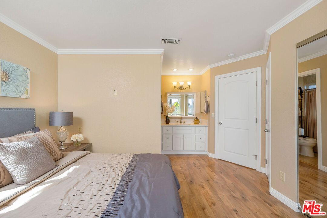 Bathroom, Bedroom, Interior, Recessed Lighting, Wood Texture Flooring