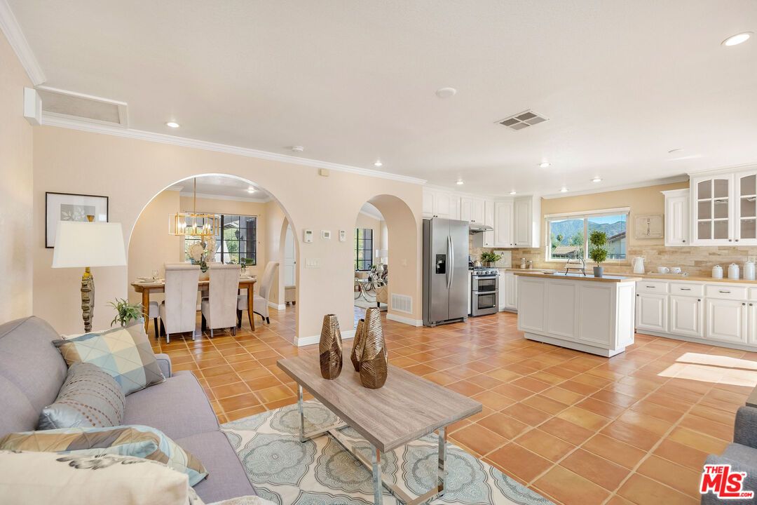 Chandelier, Dining room, Interior, Kitchen, Living room, Pendant Lights, Recessed Lighting, Stainless Steel Appliances