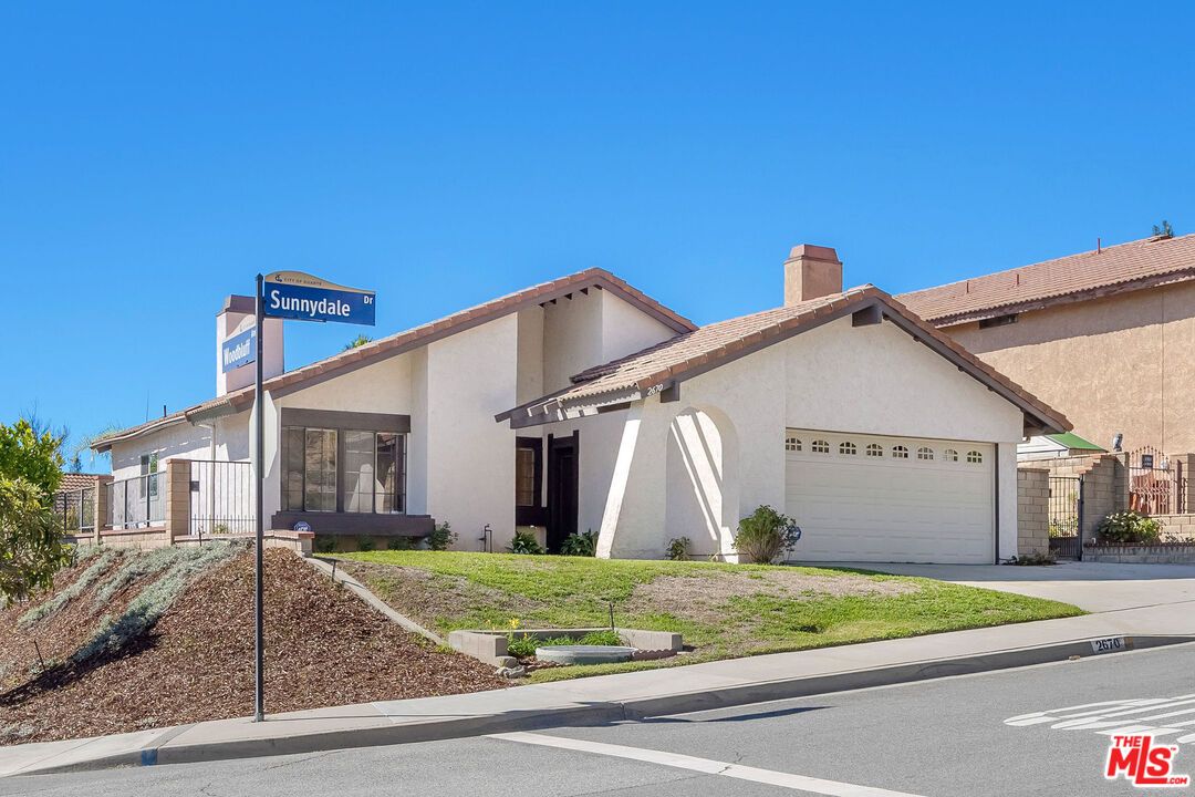 Attached, Exterior, Facade, Modern