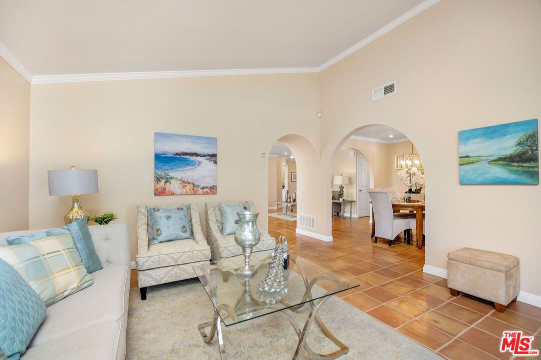 Chandelier, Dining room, Interior, Living room, Recessed Lighting