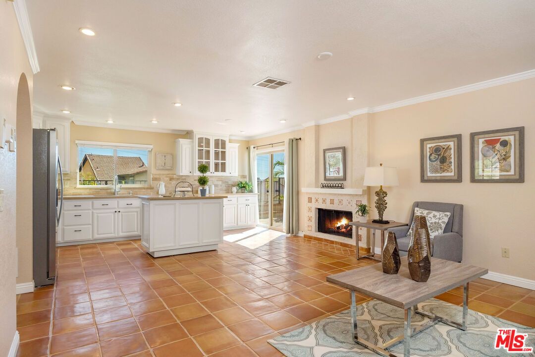 Fireplace, Interior, Kitchen, Living room, Recessed Lighting