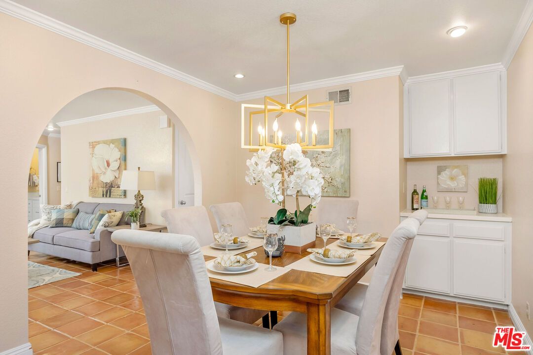Dining room, Interior, Pendant Lights, Recessed Lighting