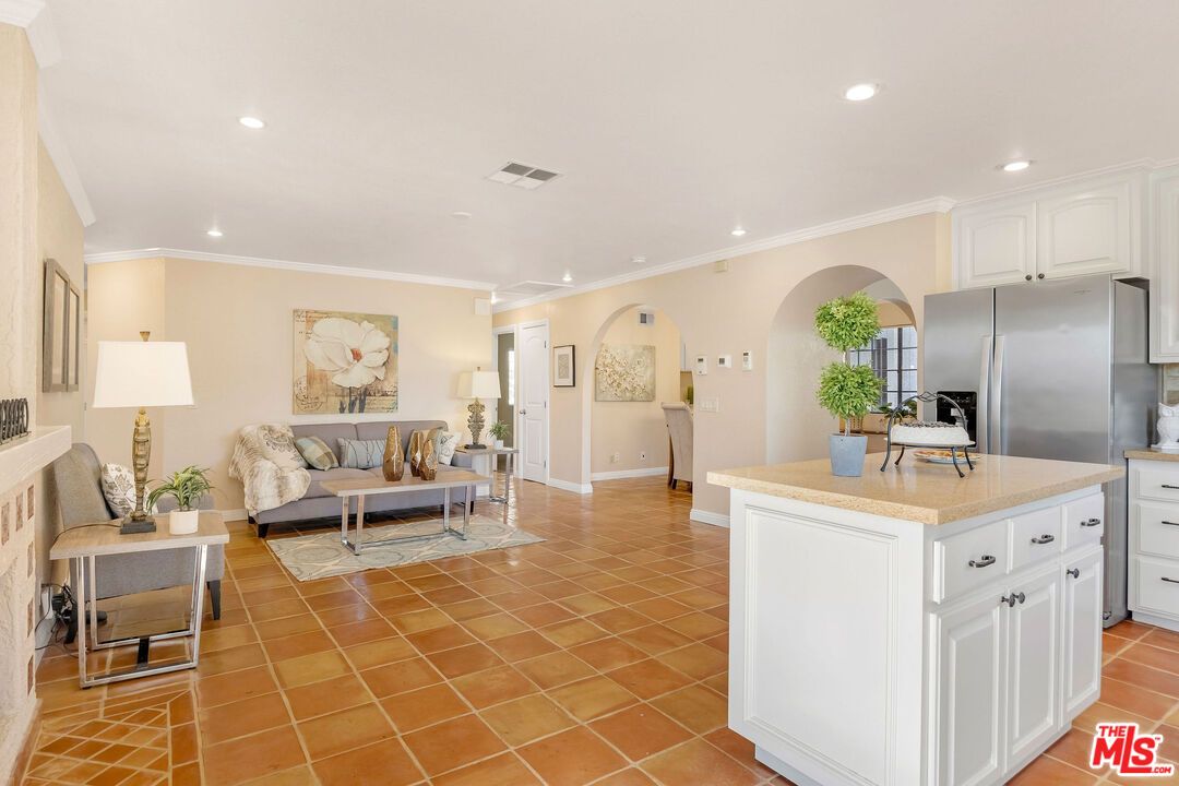 Interior, Kitchen, Living room, Recessed Lighting, Stainless Steel Appliances