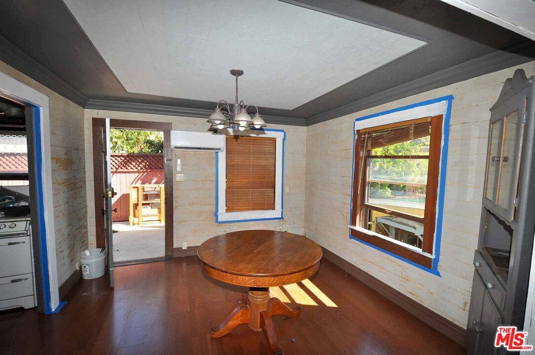 Chandelier, Interior, Wood Texture Flooring