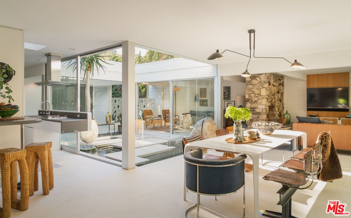 Dining room, Interior