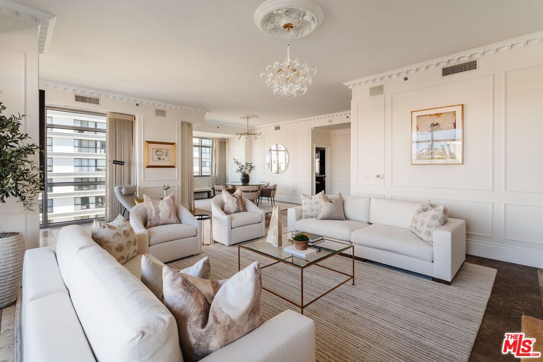 Chandelier, Dining room, Interior, Living room, Pendant Lights