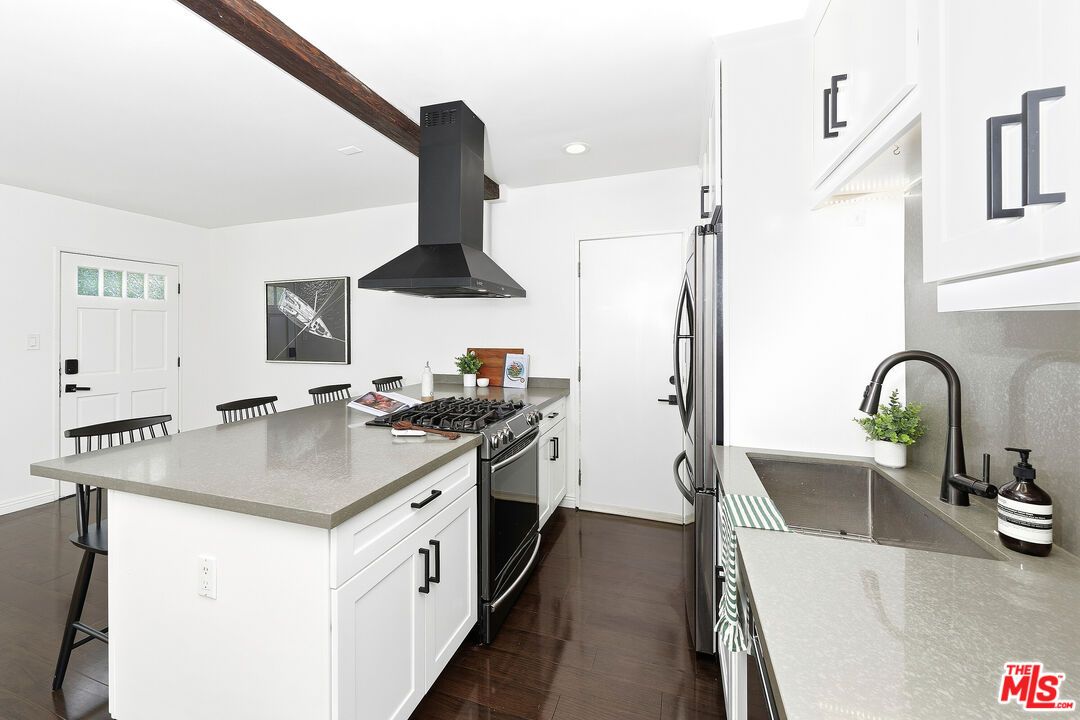 Dining room, Interior, Kitchen, Recessed Lighting, Wood Texture Flooring