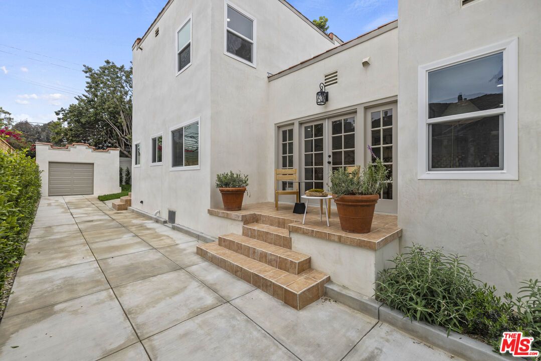 Detached Garage, Exterior