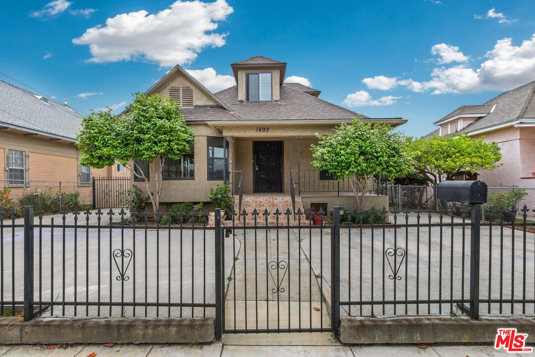 Exterior, Facade, French Provincial