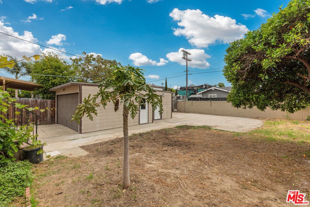 Backyard, Detached Garage, Exterior