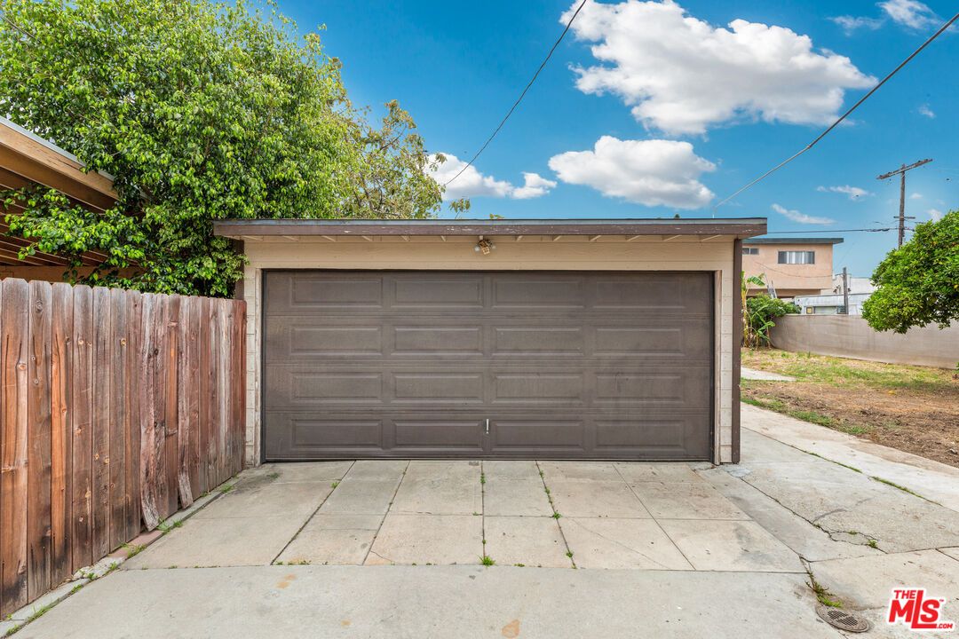 Detached Garage, Exterior