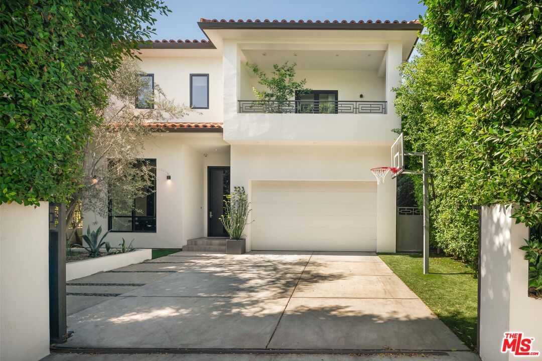 Attached, Exterior, Facade, Spanish Mediterranean