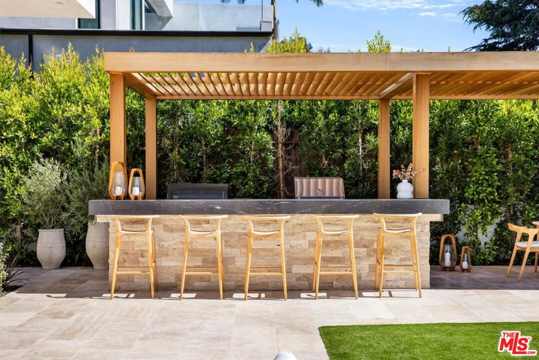 Exterior, Outdoor Kitchen